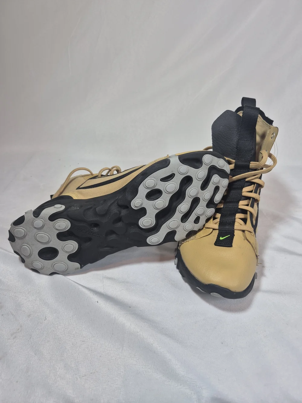 Nike  React Gold Men’s  High-Top Athletic Sneakers